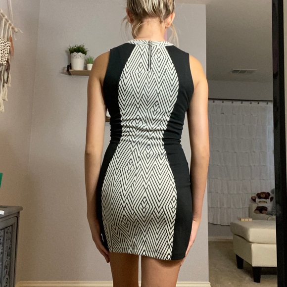 H&M Divided Fitted Mini Dress - Picture 4 of 6